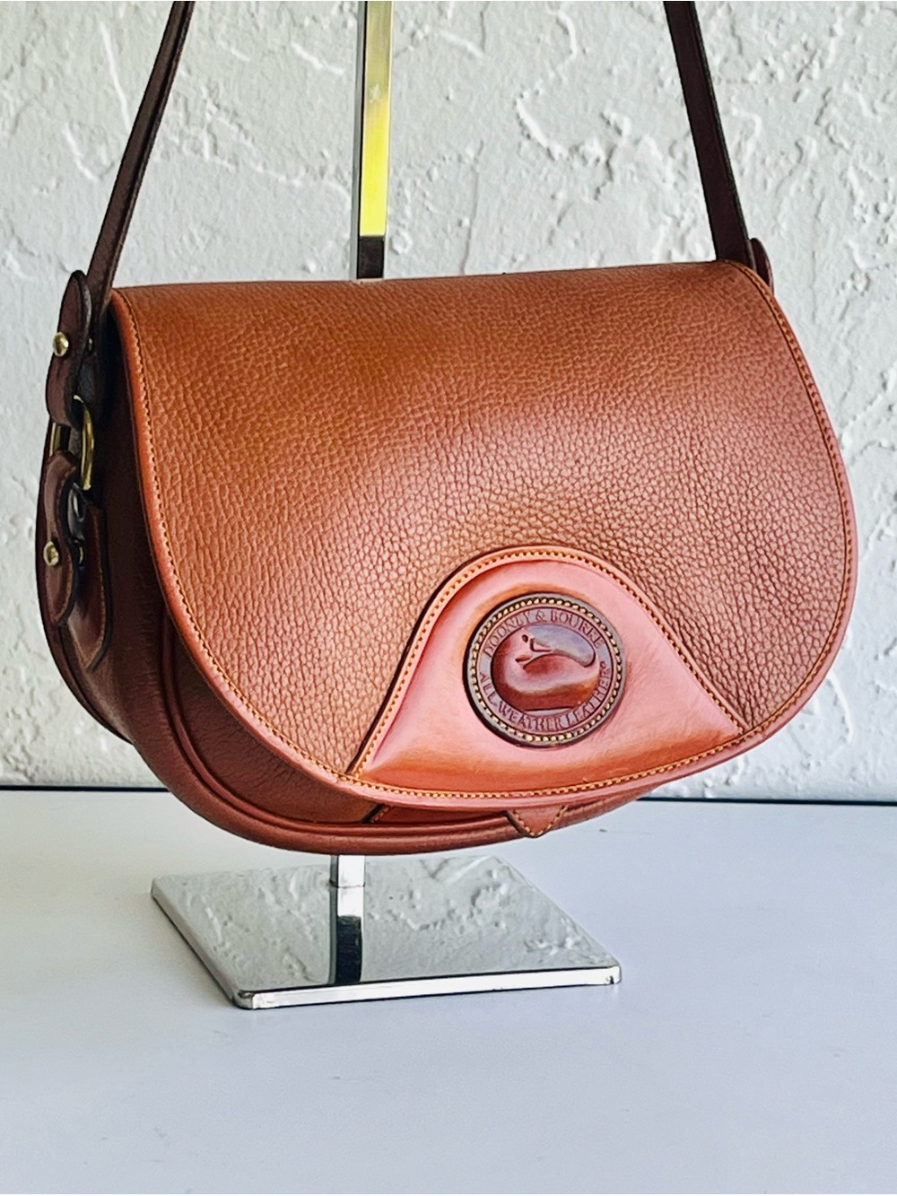 VINTAGE DOONEY AND BOURKE COGNAC BROWN SHOULDER BAG